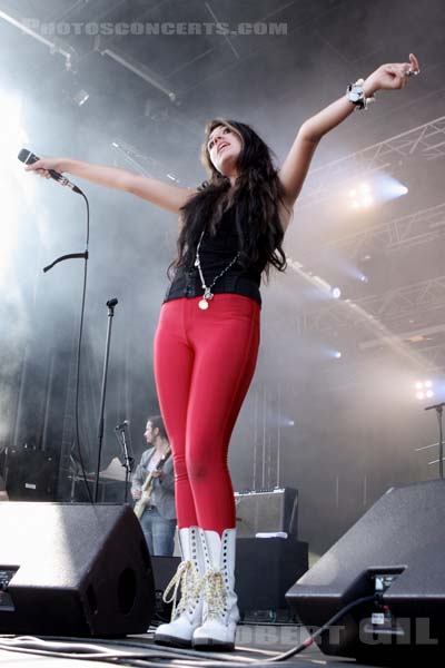 GABRIELLA CILMI - 2009-07-04 - CERGY - Base de Loisirs - 